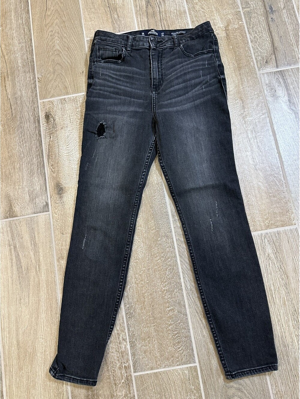 Women’s Hollister High Rise Crop Super Skinny Jeans 5R w27 L26.    -041